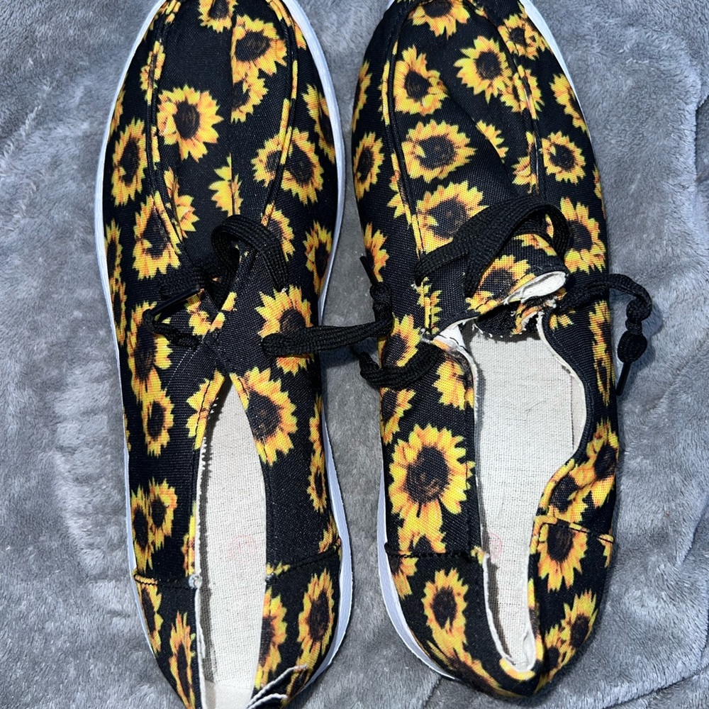 Sunflower Pattern Women's Sneakers